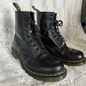 Dr. Martens Black 1460 WOMEN'S SMOOTH LEATHER LACE UP BOOTS (SIZE:10)